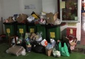 深圳撤出上百小區91蝌蚪九色垃圾桶 業主沒處扔垃圾堆物業門口