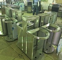 91蝌蚪九色垃圾箱焊接打磨圖