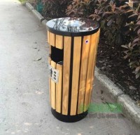 社區環保（bǎo）圓柱鋼木垃圾桶
