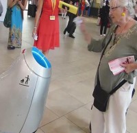 自動接物垃圾桶小發明，或將改變人們扔（rēng）垃圾方式