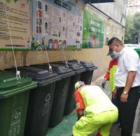 分（fèn）類垃圾桶蓋上裝吊環 小改造帶來大方便