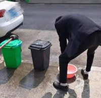 2月，給（gěi）全村的垃圾桶來個大掃除