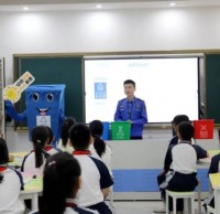 南城城管分（fèn）局走進南城（chéng）陽光四（sì）小開展（zhǎn）垃圾分（fèn）類宣傳活動