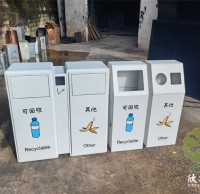 小桶大（dà）愛：三色雙分垃圾桶上的文明印記