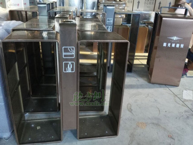 戶外91蝌蚪九色垃圾桶工廠生產圖（tú）