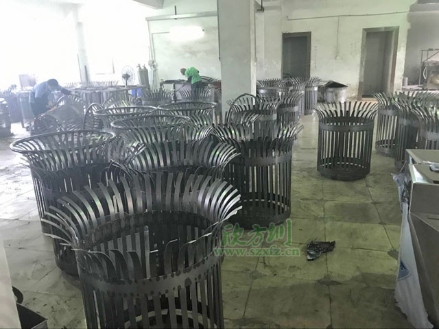 花籃式垃圾（jī）桶工廠生產圖