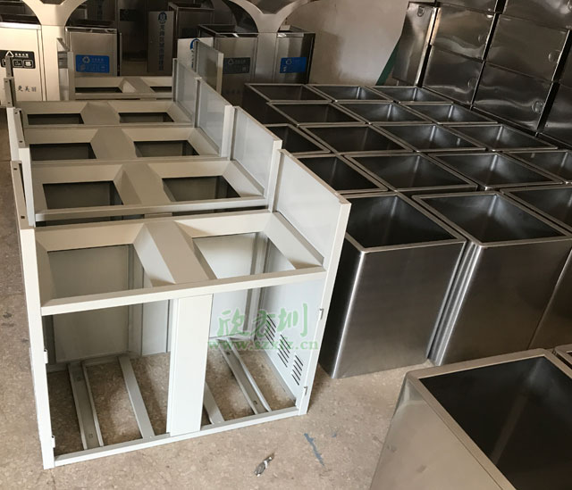 金屬分（fèn）類垃圾桶工廠生產（chǎn）圖